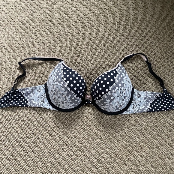 Victoria's Secret Bra - Body by Victoria Perfect Shape - 32D - Picture 2 of 5